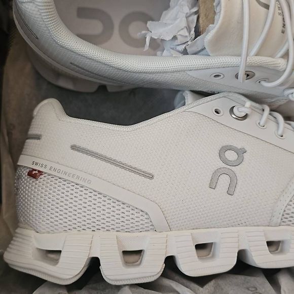 On Running Cloud 5 All White men
Size 11 New .. - Picture 3 of 6